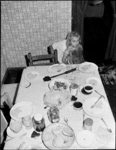 Daughter of Clabe Hicks, miner - NARA - 541047
