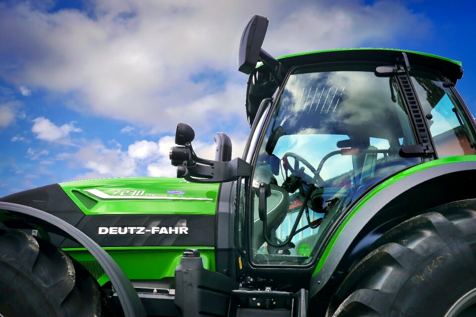 Tractor mature vehicle