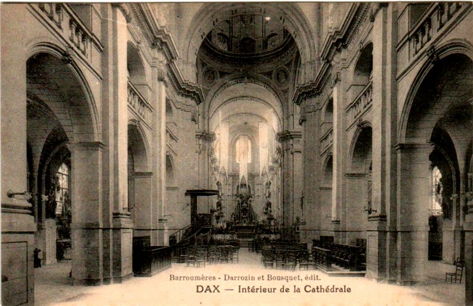 Dax (Landes) - Cathédrale - nef 4