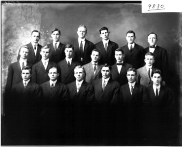 Delta Kappa Epsilon group portrait 1910 (3195480220) photo