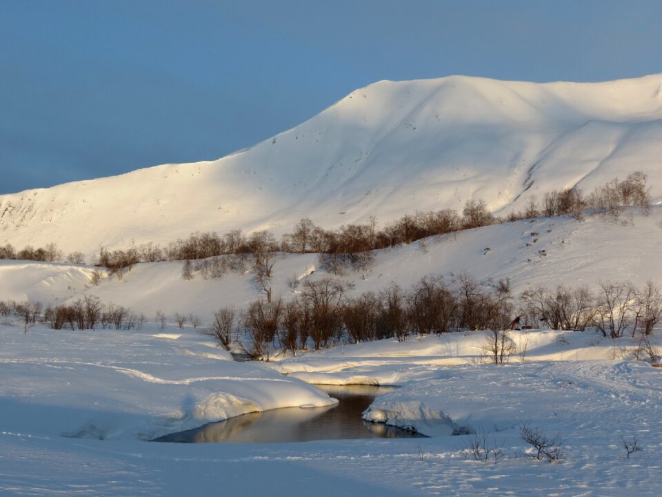 The foot snow snowdrifts photo