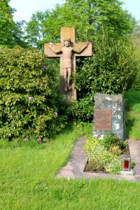 Giesel; Friedhofskreuz von 1962 k