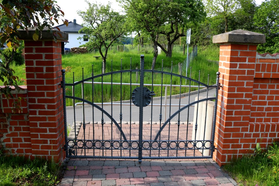 Giesel; Friedhofstor (1999) k