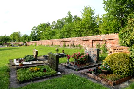 Giesel; Friedhofsmauer (Innen) k