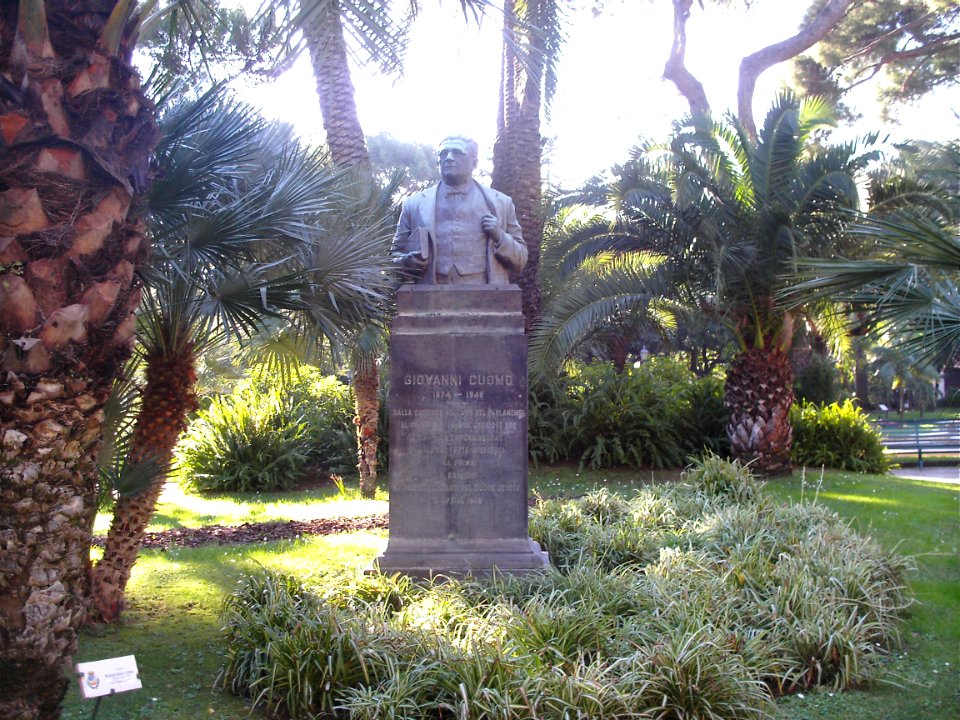 Giovanni Cuomo - Monumento