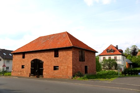 Giesel; Forstscheune (1850) und Schloss (1717) hinten
