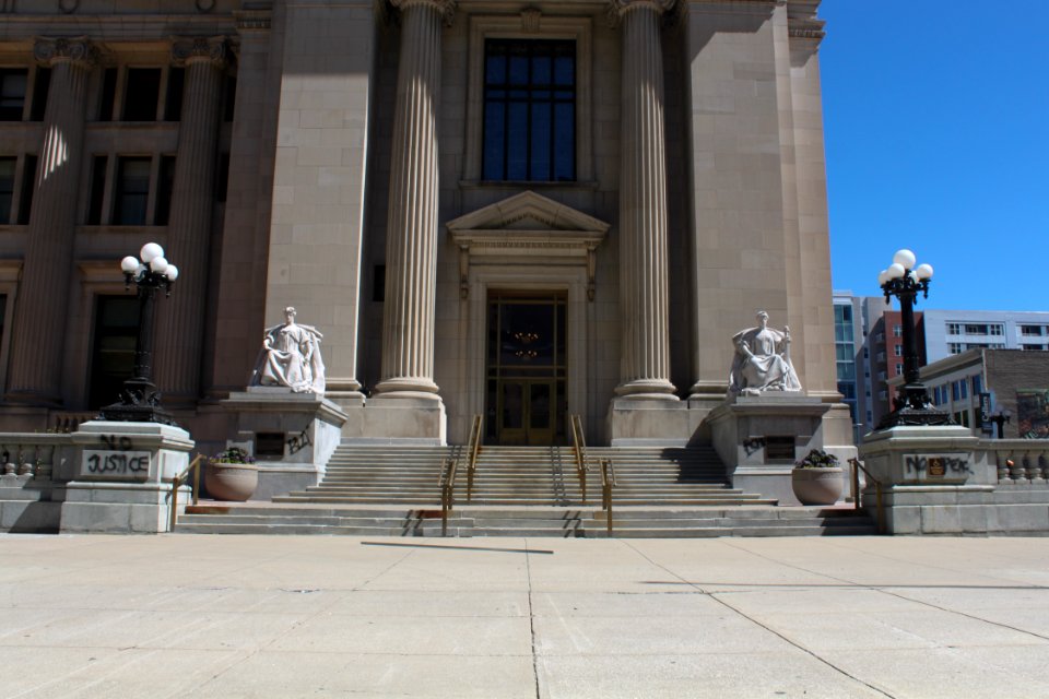Graffiti from George Floyd protests in Indianapolis, 2020-06-01 17