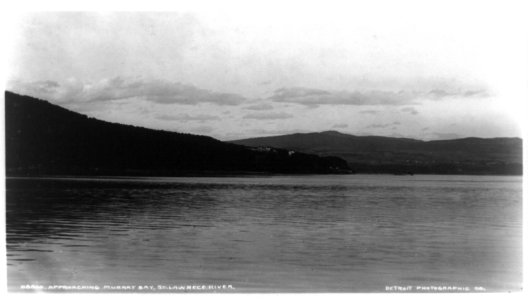 Approaching Murray Bay, St. Lawrence River LCCN92520833