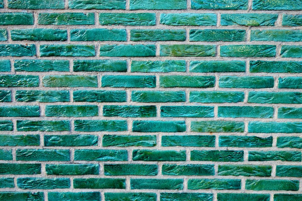 Glazed bricks masonry seam