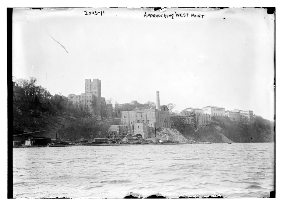Approaching West Point LCCN2014687923