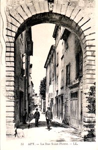 Apt 03 porte de Saignon