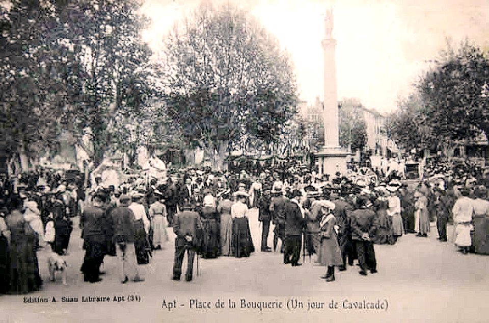 Apt Cavalcade place de la Bouquerie