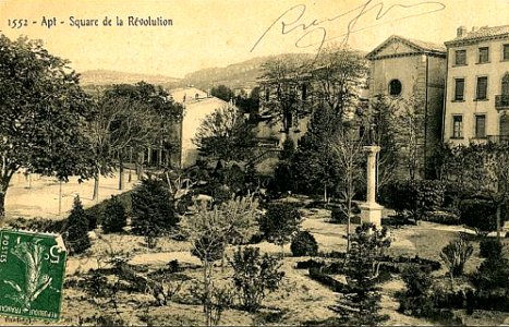 Apt Square de la Révolution sur le boulevard national