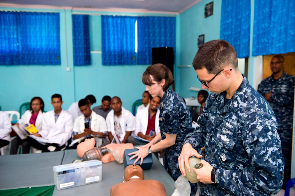 Basic life saving course 130828-N-KL846-079