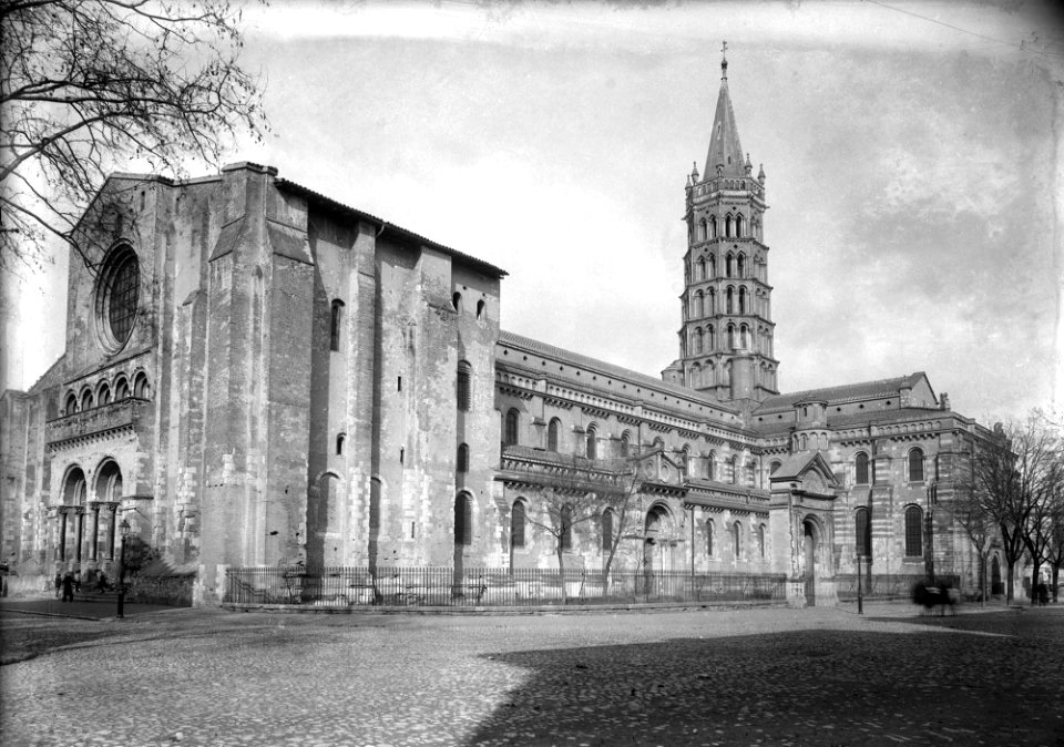 Basilique Saint-Sernin. - FRAC31555 18Fi015 (cropped)