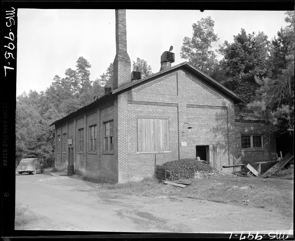 Bathouse for miners. Debardeleben Coal Corporation, Sipsey Mine, Sipsey, Walker County, Alabama. - NARA - 540643