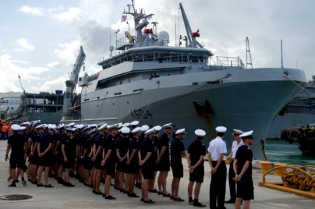 Batiment de soutien Seine BSAH de la Marine nationale francaise à Guam en 2020 201130-N-OG286-1006