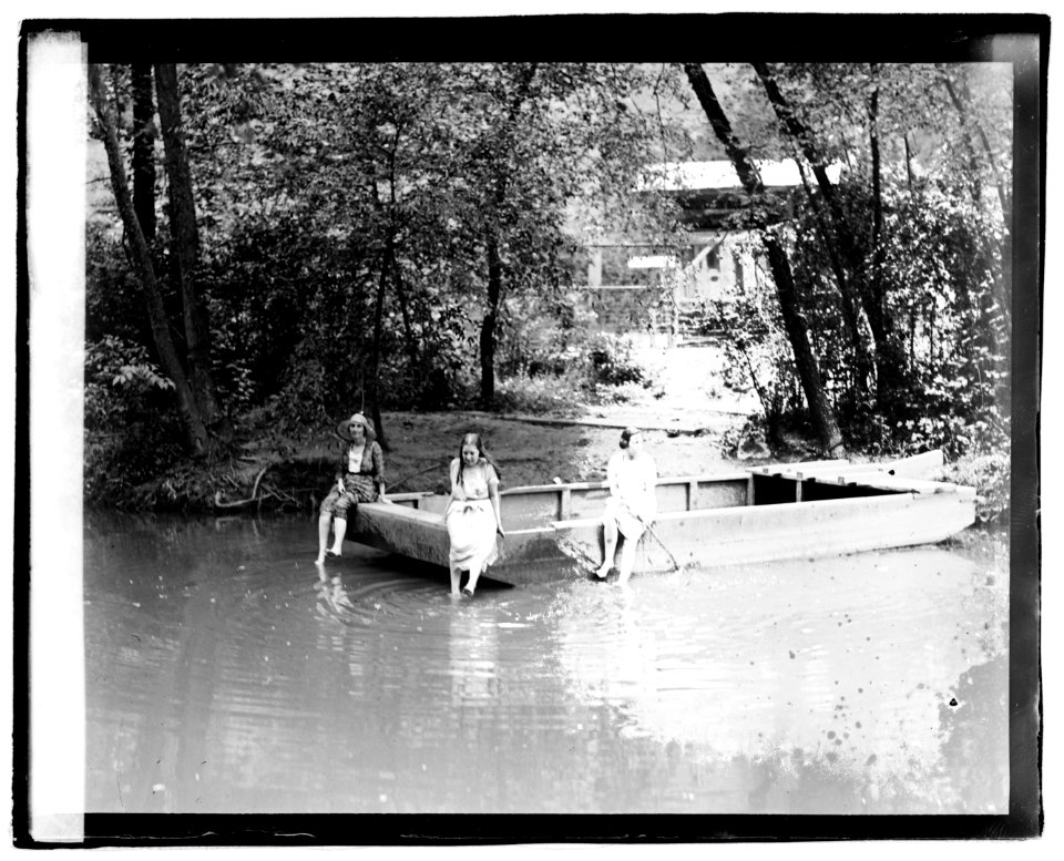 Bathing, Rock Creek Park LOC npcc.04688