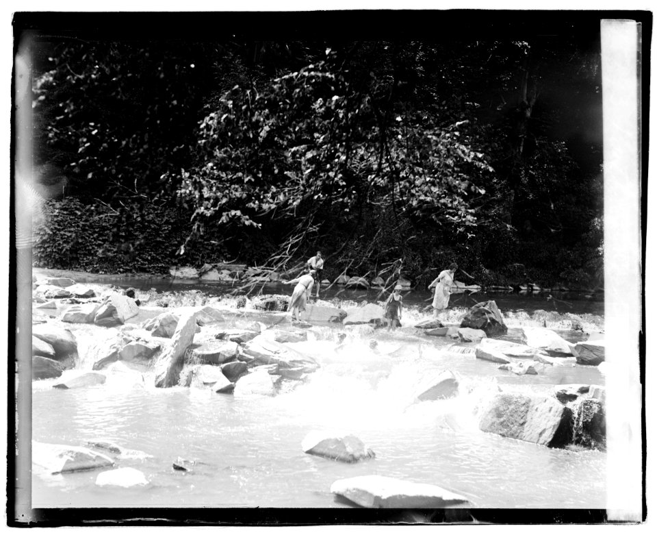 Bathing, Rock Creek Park LOC npcc.04690