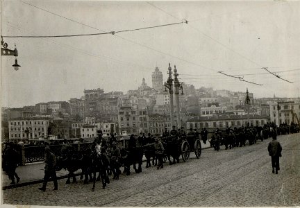 Batterie auf dem Marsch über die neue Brücke in Konstantinopel (BildID 15544727)