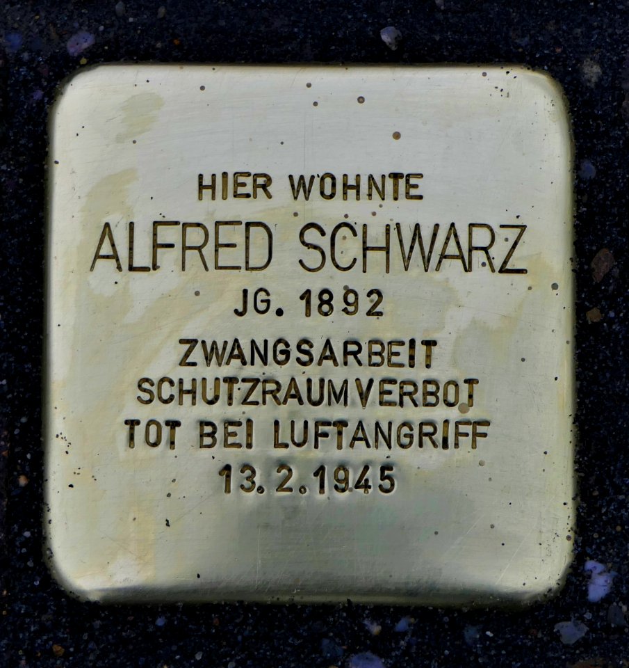 Stolperstein für Alfred Schwarz, Georgplatz, Dresden (1)