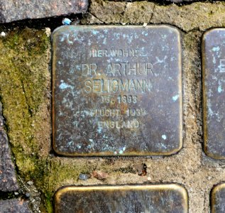 Stolperstein für Dr. Arthur Seligmann, Domgasse 19, Wurzen