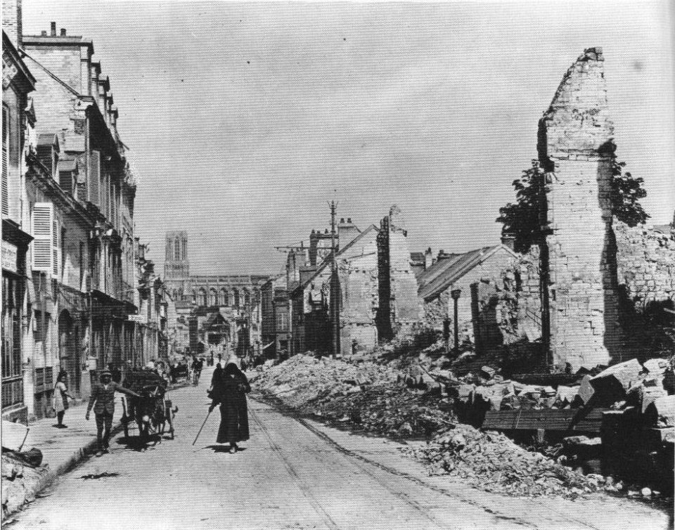 1918 Reims en ruines phot Roger Viollet