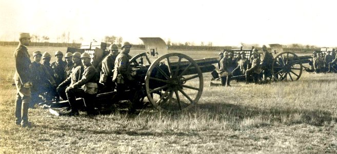 1919 - Tunuri din Regimentul 4 Artilerie pe campul de la Rakos