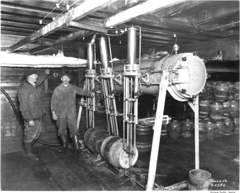 1919 Columbia Brewing Co Racking Room Marvin D Boland Collection WO585683
