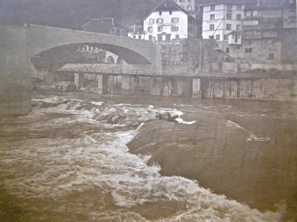 20 Laufenburg Hochwasser oberhalb der neuen Rheinbrücke - Foto Karl F. Lang 1912
