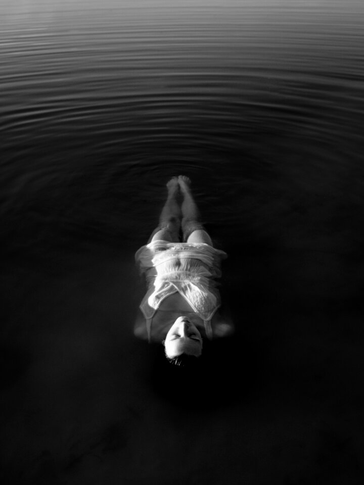 Floating water relax