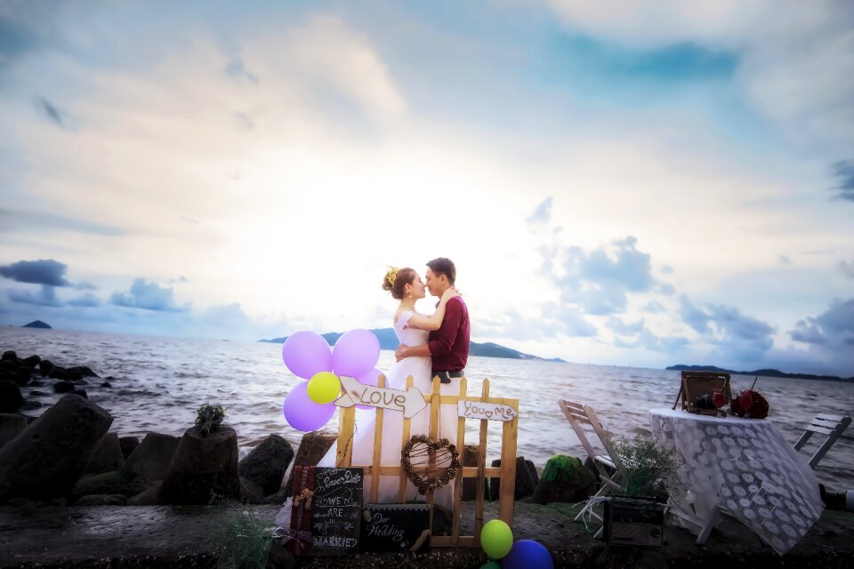 Field wedding photo beauty