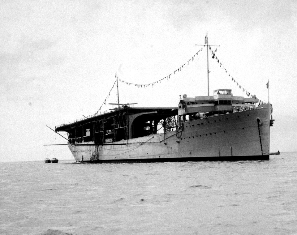 80-G-185870 (23843907681)