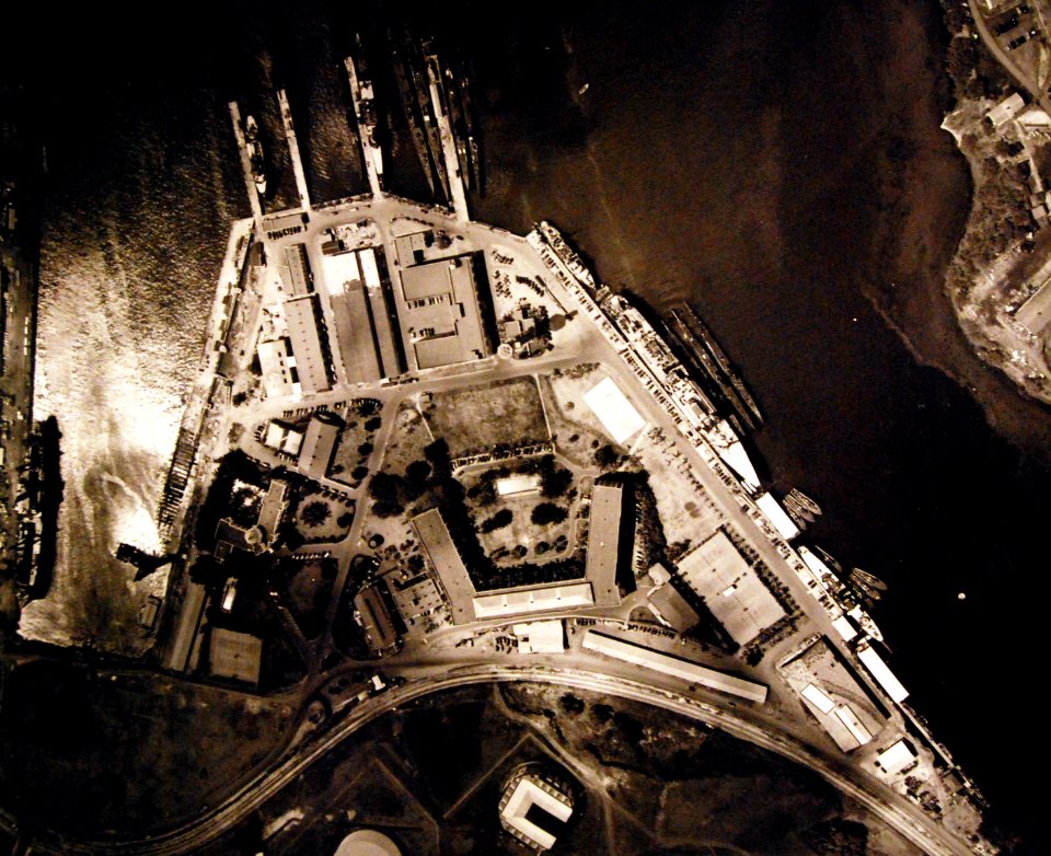 80-G-182876 (21271546756)
