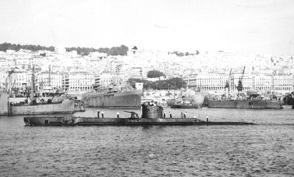 80-G-227242 HMS-Universal(P57)
