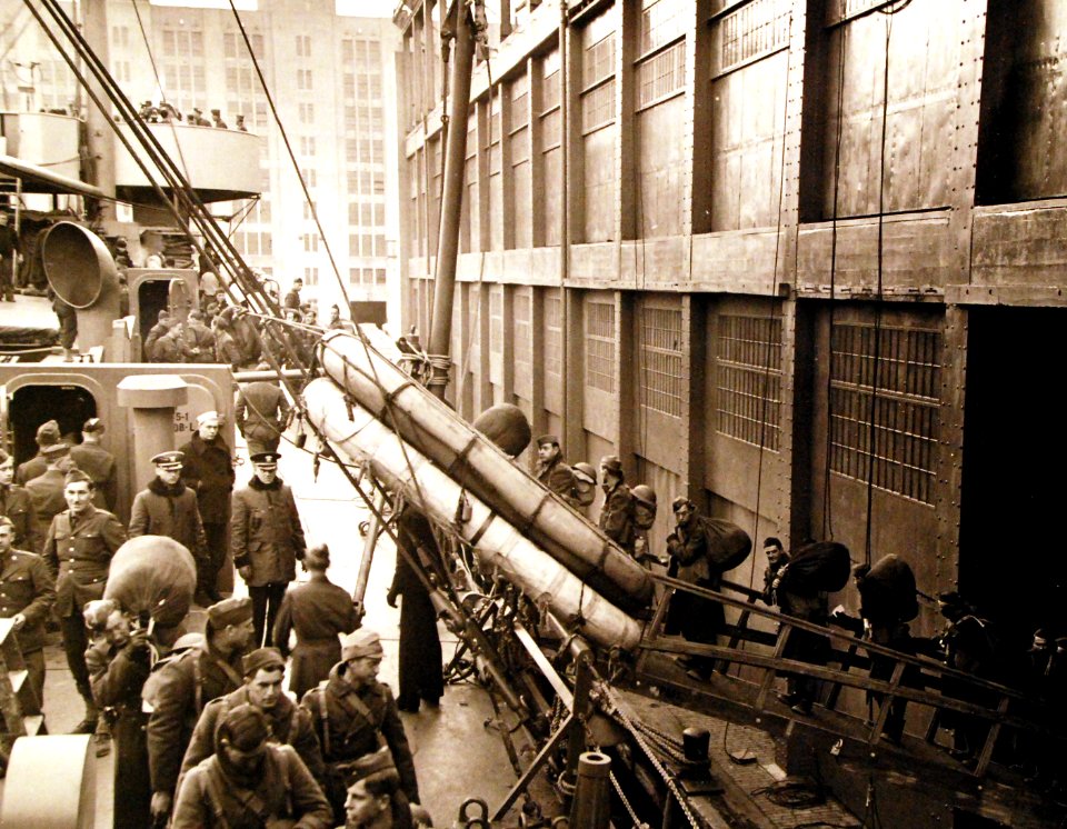 80-G-2374 (24665353152)