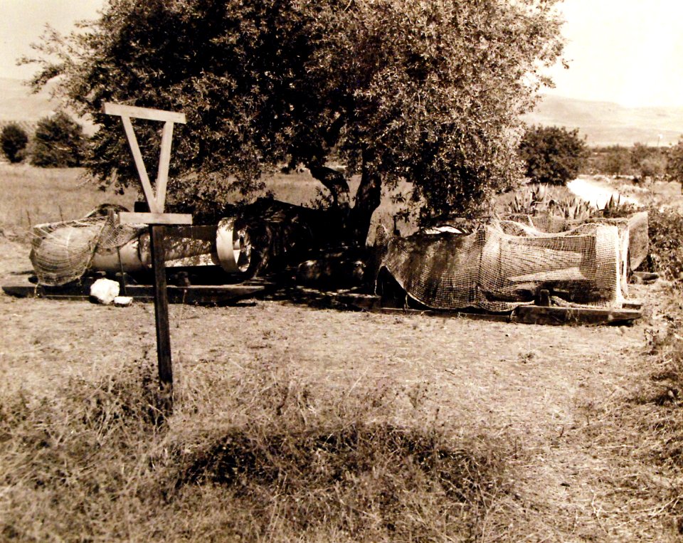 80-G-86221 (32372356475)