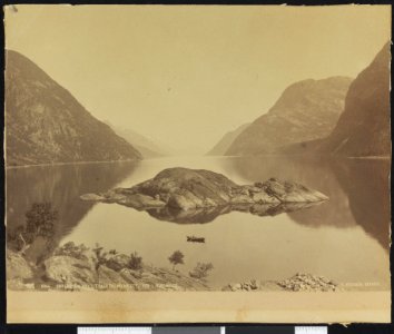 8066 Sørfjorden seet fra Etreimsnæset. Odd i Hardanger - no-nb digifoto 20160405 00126 bldsa L KK0308
