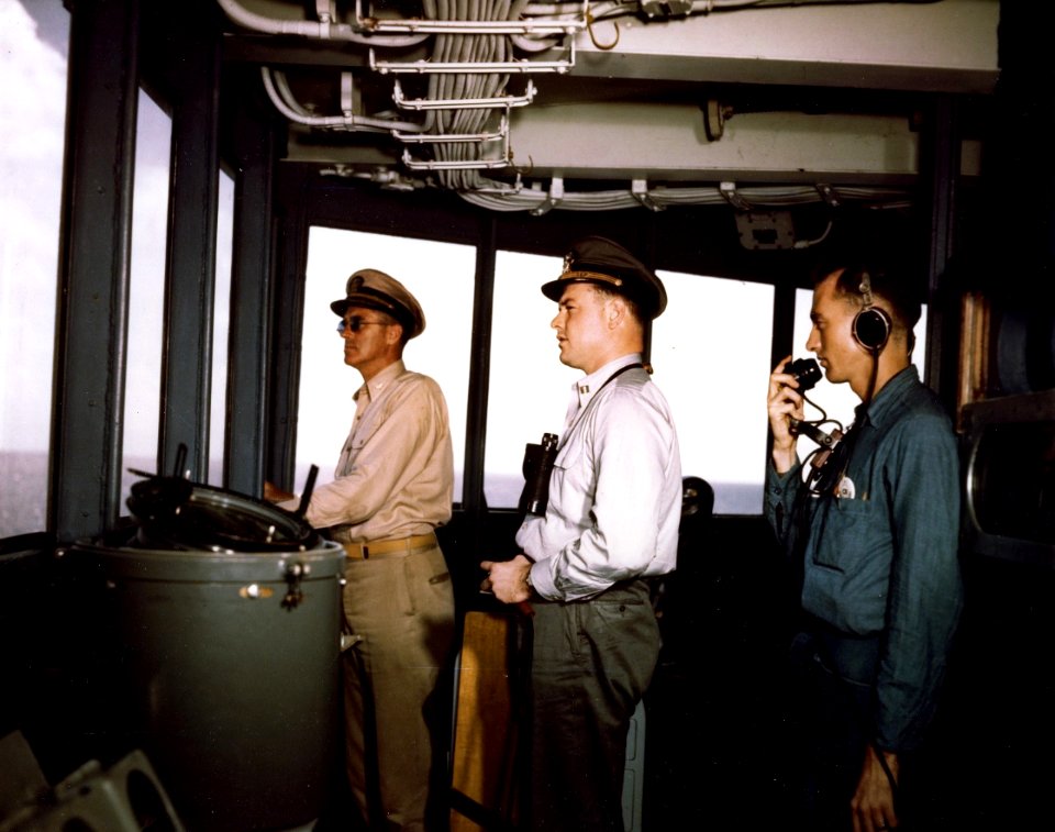 80-G-K-4537 - Bridge watch, USS Missouri (1944)