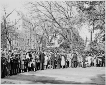 A crowd gathered in Jackson Park, across the street from the front of the White House, waiting to see President Harry... - NARA - 199947 photo