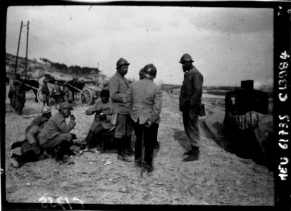 A Decauville, le repos des convoyeurs de train, photographie de presse, Agence Meurisse - 9200518 ark 12148 btv1b90447803