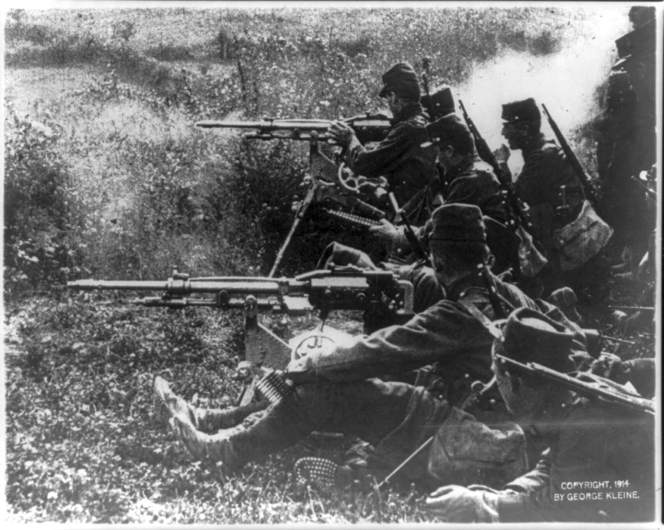 A detachment of French infantry with 2 quick-firing guns (machine guns) LCCN2006685925