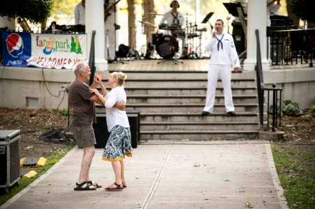 A couple dances to the music of the Navy Band Great Lakes. (19351679974)