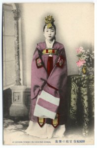 A Corean singer in dancing dress