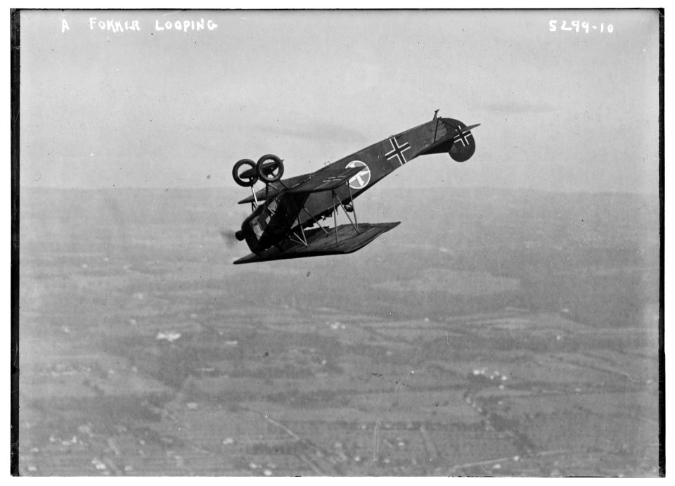 A Fokker looping LCCN2014711445