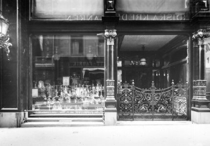A G Dufvas skyltfönster Drottninggatan ca 1900