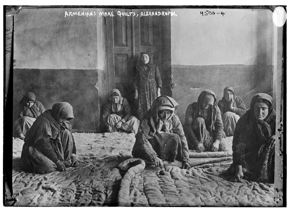 Armenians make quilts, Alexandropol LCCN2014706402