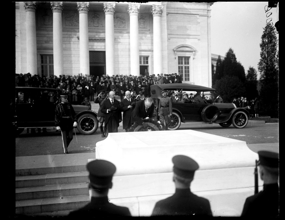 Armistice Day at Arlington Cemetery, Harding placing wreath on grave LCCN2016891809
