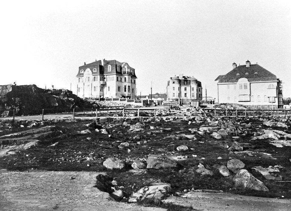 Armfeltintie 6 (=Engelinaukio 10), Armfeltintie 3 (=Juhani Ahon tie 5), Armfeltintie 1 (=Ehrensvärdintie 17) - N37548 - hkm.HKMS000005-km0000mrtb