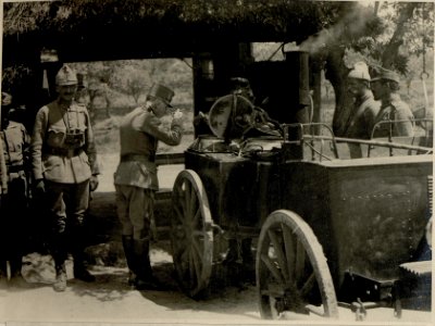 Armkmdt.Exz.Essad Pascha m.Gefolge b.Inspizierung d.Batterie Hptm.Manouschek u.Mjr.Wendt Kmdt.d.schw.Art.d.5.Ossm.Armee. (BildID 15546822)